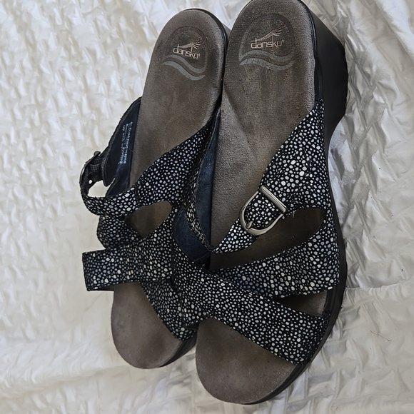 Dansko Black Sandals with Crossed Straps and Contoured Footbed Size 40 - Picture 3 of 7
